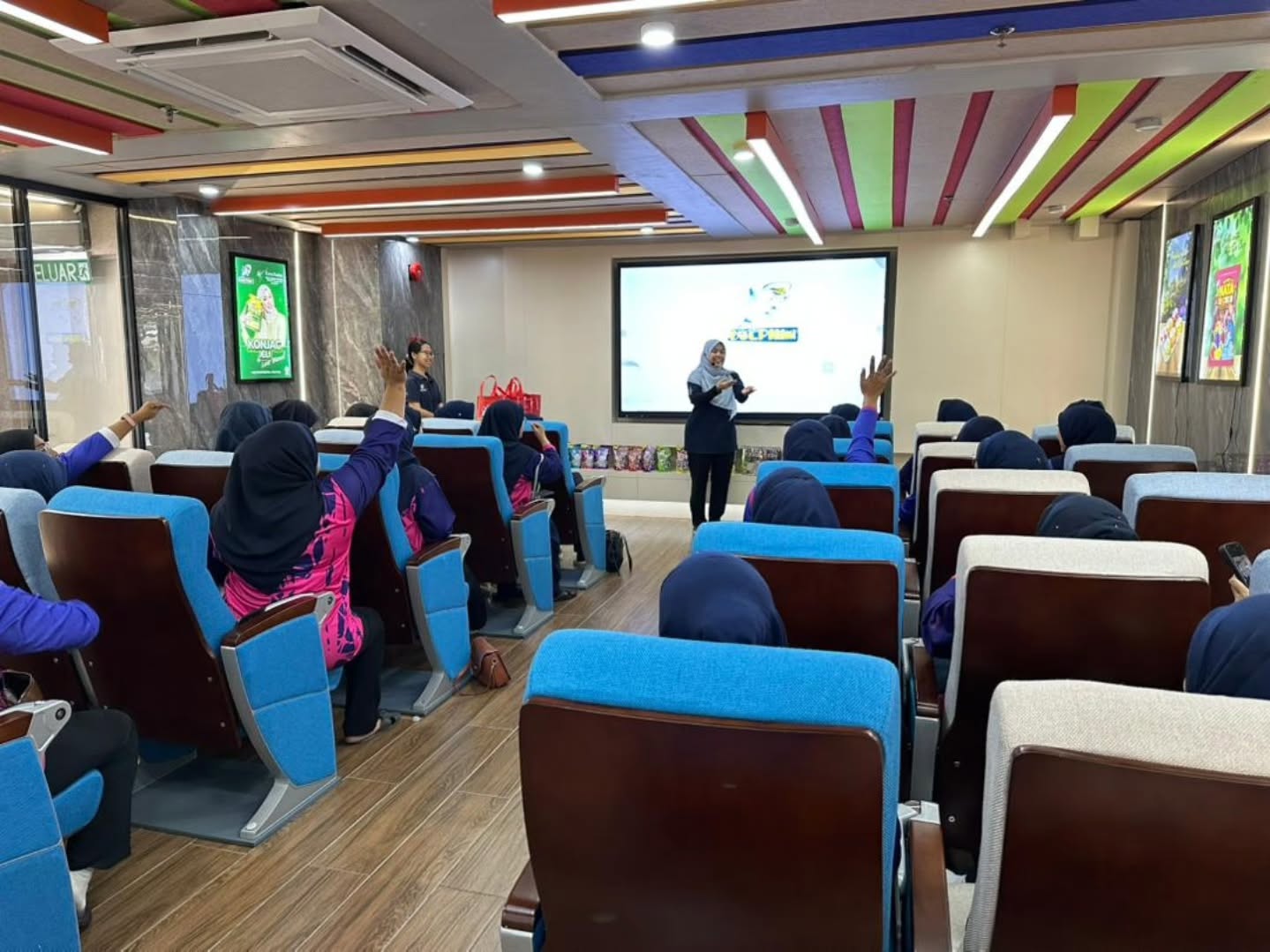 Happy Alliance amat berbesar hati menerima kunjungan daripada Persatuan Keluarga Polis Malaysia (PERKEP). 🎗️ Terima kasih atas kesudian melawat serta sokongan yang diberikan. Semoga kunjungan ini menjalinkan hubungan yang lebih erat dan berpanjangan. 💪🏻✨