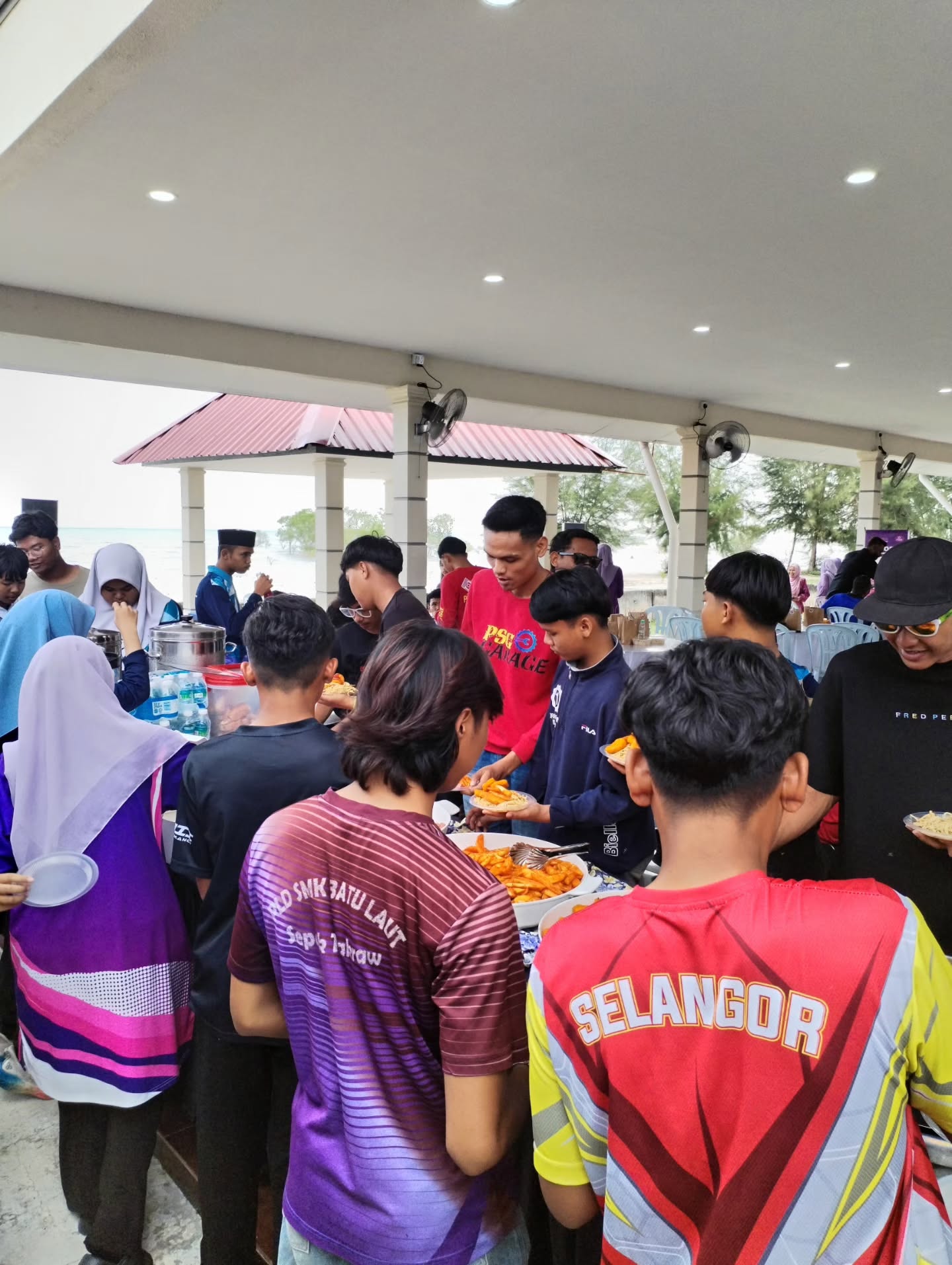 ✨ Program Anak Muda anjuran Pusat Wanita Berdaya Selangor Dun Tanjong Sepat ✨
🧑🏻💼 Talk: Bersama Abg Md Noor
📌 NAK ATAU PERLU? REAL TALK GEN Z
Keperluan atau kehendak dalam kehidupan dunia moden.
Captain Dolphin berbesar hati dapat bersama-sama menjayakan program yang dianjurkan. Semoga setiap perkongsian memberi manfaat dan menjadi inspirasi kepada generasi muda untuk membuat pilihan yang lebih bijak.
Terima kasih atas jemputan dan semoga bertemu lagi! 💙🐬