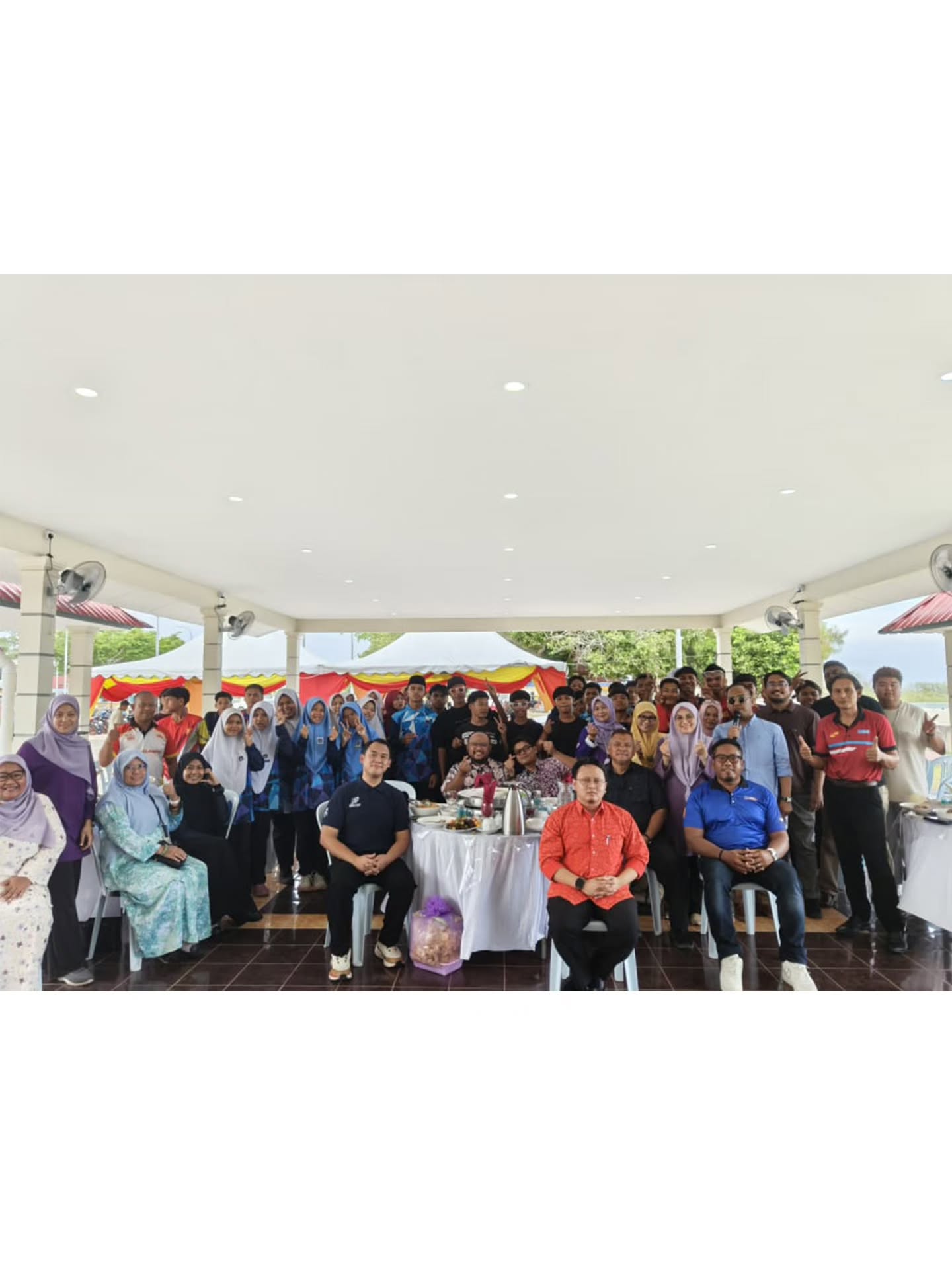 ✨ Program Anak Muda anjuran Pusat Wanita Berdaya Selangor Dun Tanjong Sepat ✨
🧑🏻💼 Talk: Bersama Abg Md Noor
📌 NAK ATAU PERLU? REAL TALK GEN Z
Keperluan atau kehendak dalam kehidupan dunia moden.
Captain Dolphin berbesar hati dapat bersama-sama menjayakan program yang dianjurkan. Semoga setiap perkongsian memberi manfaat dan menjadi inspirasi kepada generasi muda untuk membuat pilihan yang lebih bijak.
Terima kasih atas jemputan dan semoga bertemu lagi! 💙🐬
