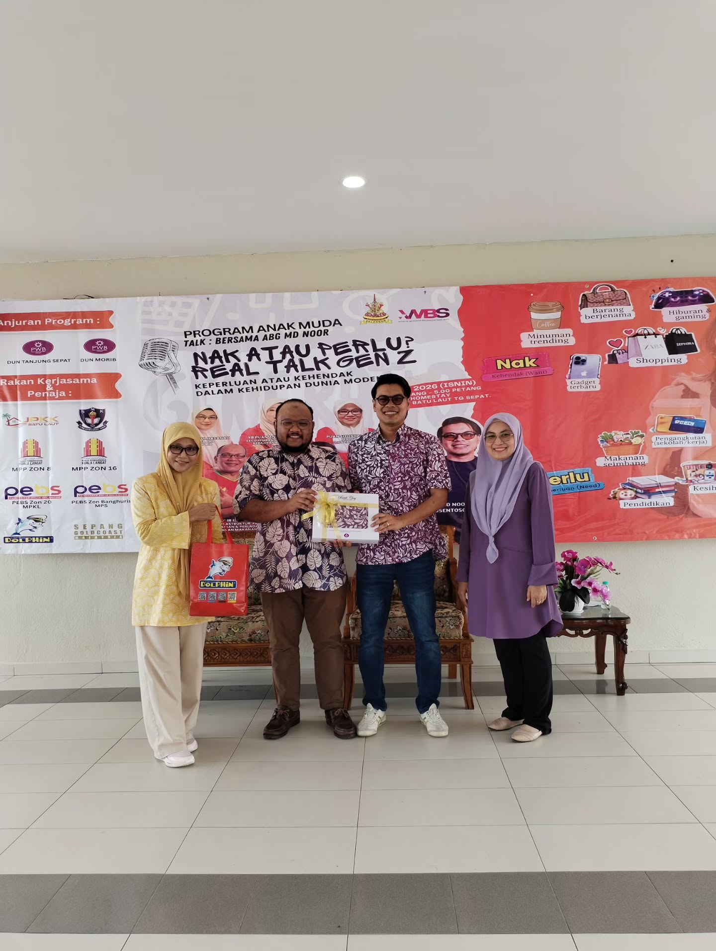 ✨ Program Anak Muda anjuran Pusat Wanita Berdaya Selangor Dun Tanjong Sepat ✨
🧑🏻💼 Talk: Bersama Abg Md Noor
📌 NAK ATAU PERLU? REAL TALK GEN Z
Keperluan atau kehendak dalam kehidupan dunia moden.
Captain Dolphin berbesar hati dapat bersama-sama menjayakan program yang dianjurkan. Semoga setiap perkongsian memberi manfaat dan menjadi inspirasi kepada generasi muda untuk membuat pilihan yang lebih bijak.
Terima kasih atas jemputan dan semoga bertemu lagi! 💙🐬